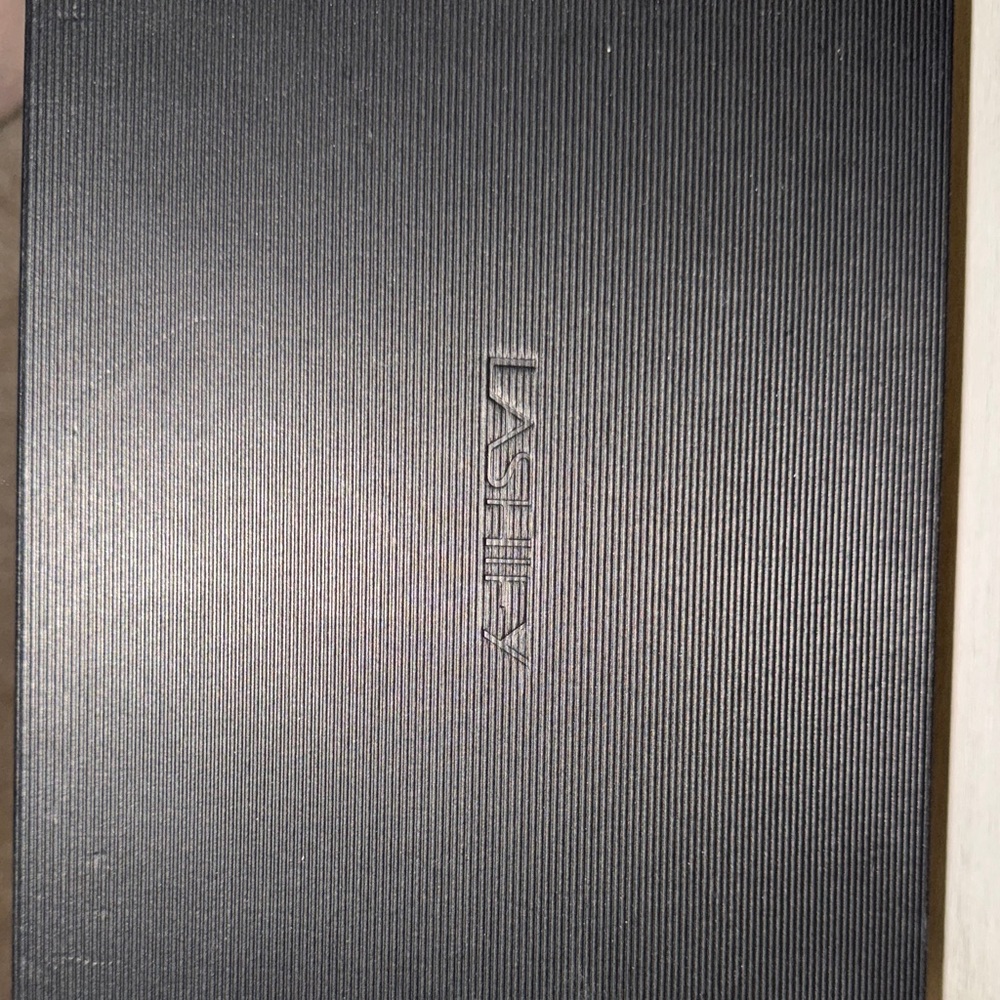 LASHIFY Elegant Black Case